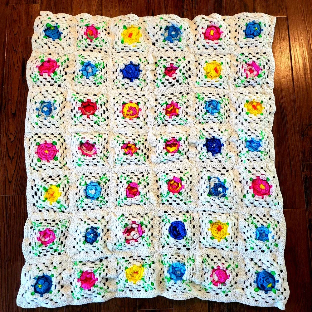 Beautiful Vintage‎ Handmade Granny Square Blanket Quilt 3D Flowers Retro 70s